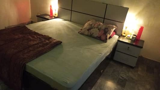 king seize bed without mattress