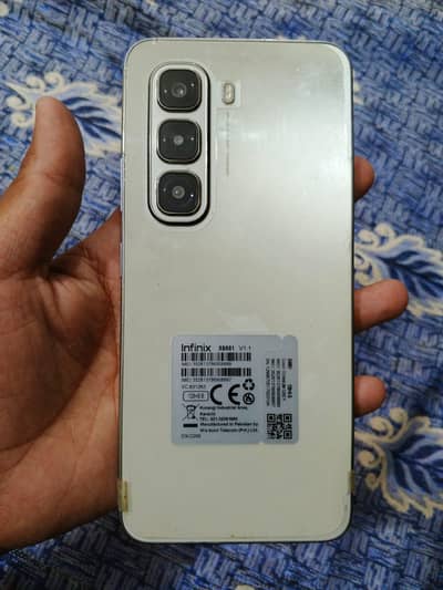 Infanix Hot 50 Pro. Ram 8+5    RoM 128GB.  Full box