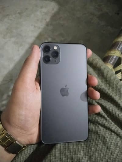 iPhone 11 Pro Max with box