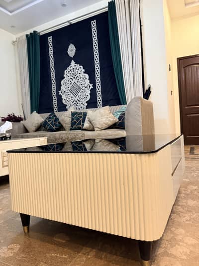 Centre table For sale