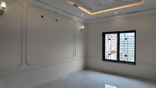 House For sale In Rs. 17000000