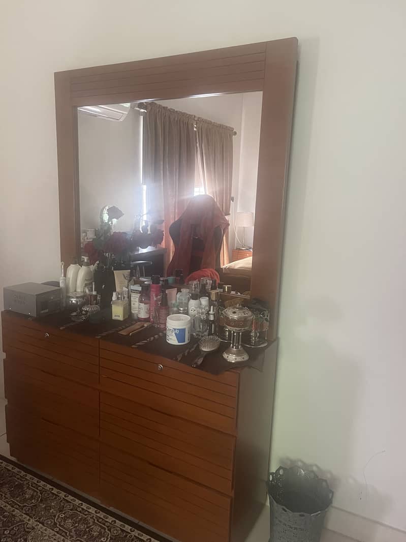 Mint condition king bed 6