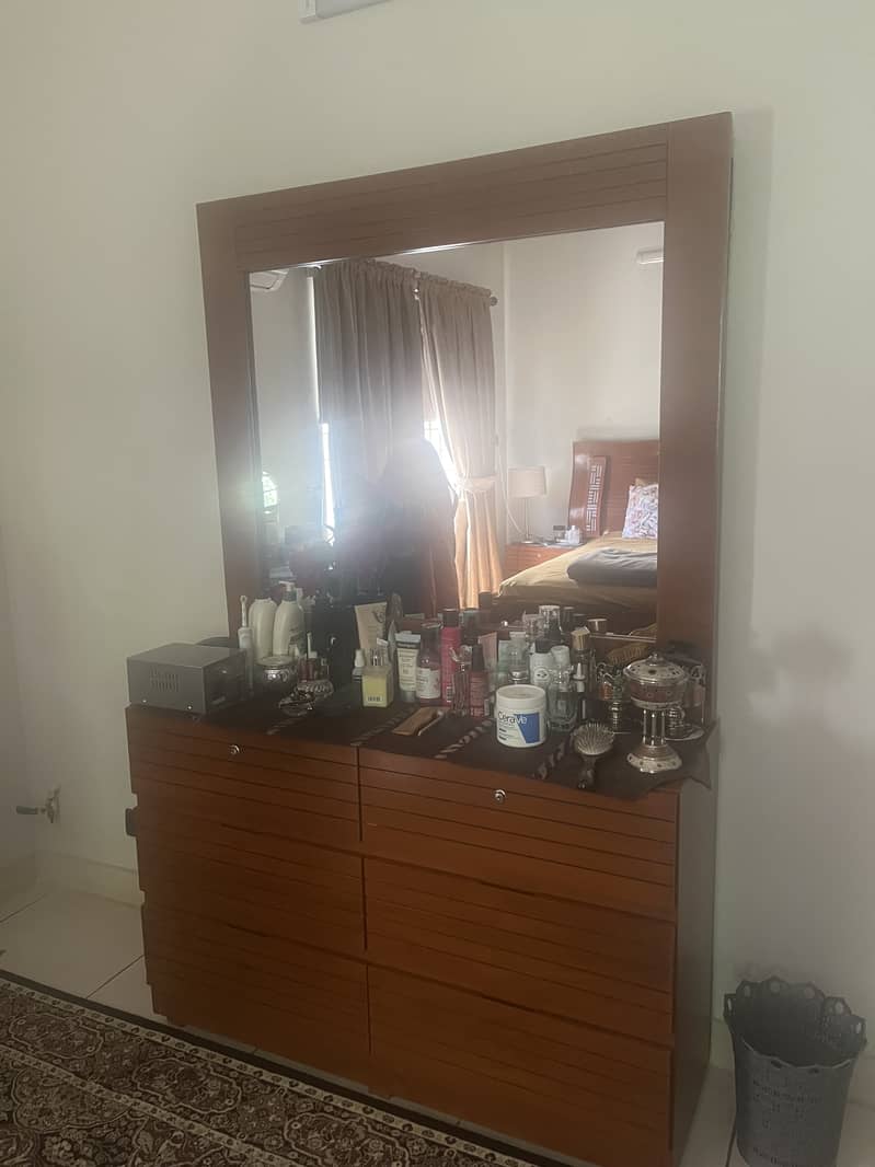 Mint condition king bed 7