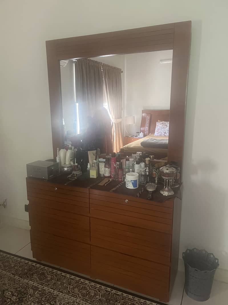 Mint condition king bed 8