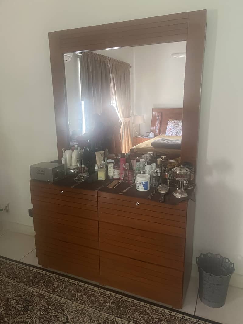 Mint condition king bed 9