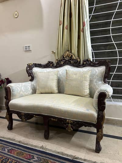 6 seater sheedham wood sofa 10/10 condition for sale