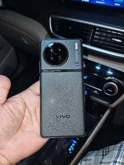 Vivo X90s (12GB / 256GB)  | 70000