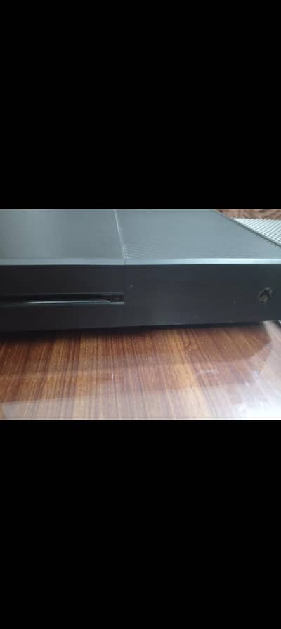 XBOX ONE 512GB with one ORIGINAL GAMESIR CONTROLLER and power supply