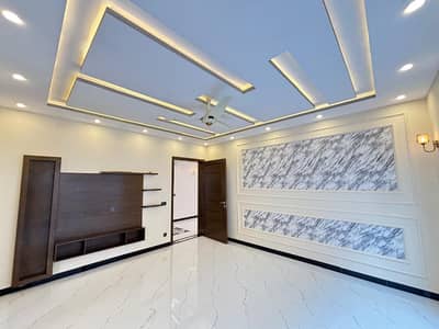 Luxury 10-Marla Haven For Sale In Allama Iqbal Town
