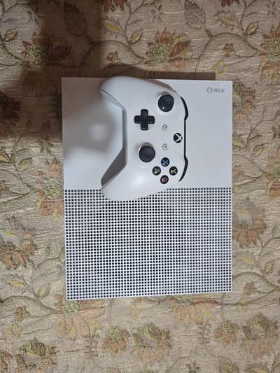 Xbox One S 1tb with one controller
