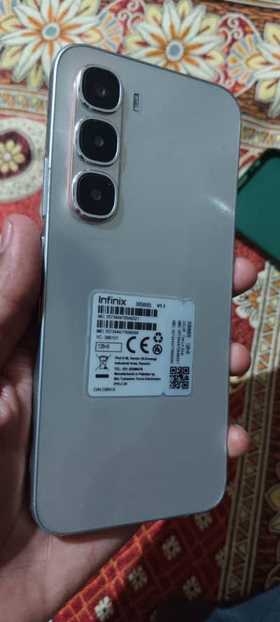 Infinix hot 60 pro 8)128