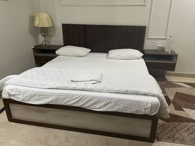 4 Queen beds with mattresses