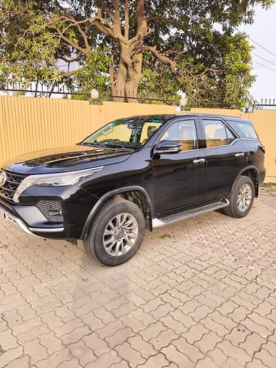 B2b genuine just like a new car scartless and spotless