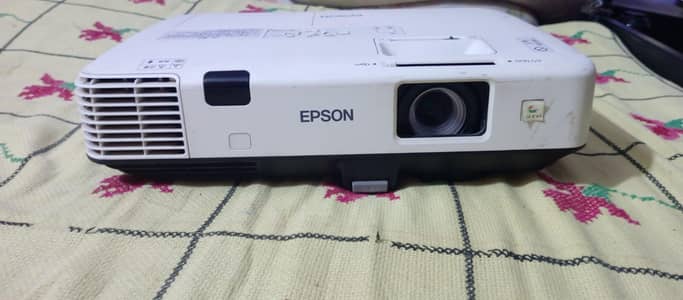 Epson projector FHD 1080P  EB-C750X