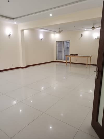 OFFICE FLOOR AVAILABLE IN WAPDA TOWN MAIN BOULEVARD