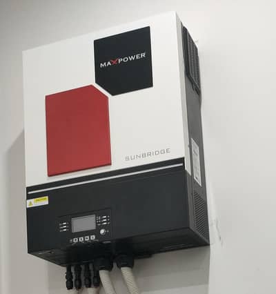 Maxpower 8KW hybrid Inverter 10/10 Condition dual output