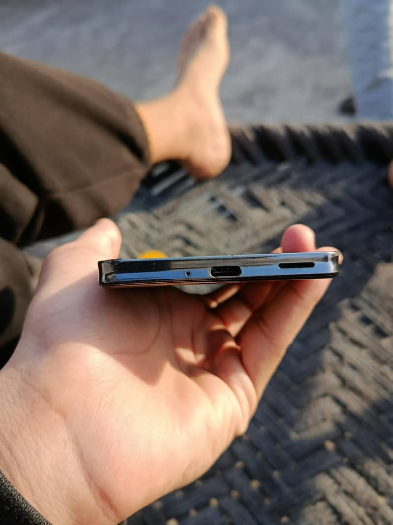 Sharp Aquos Zero 6 2