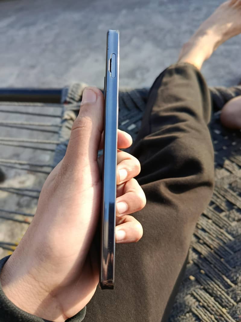 Sharp Aquos Zero 6 3