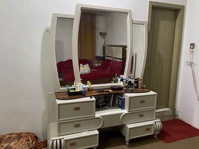 finishing of all set is from sheesham and well design.