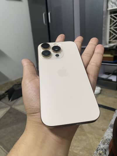 Iphone 16 pro Desert Titanium