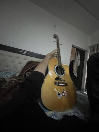Guitar  semi acoustic ||