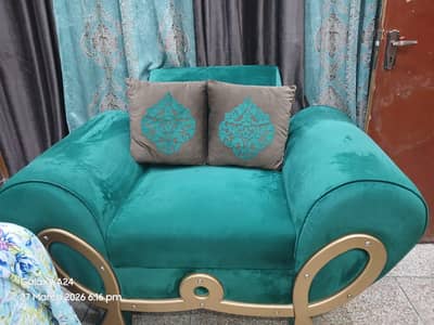 Muje paiso ki zarorat hi