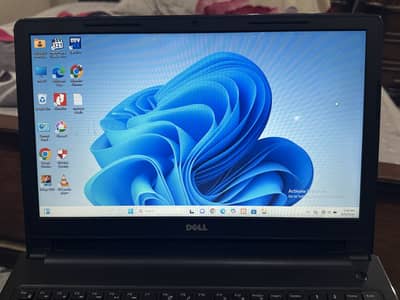 DELL INSPIRON SSD 1TB HARD 9/10 i3 7th gen