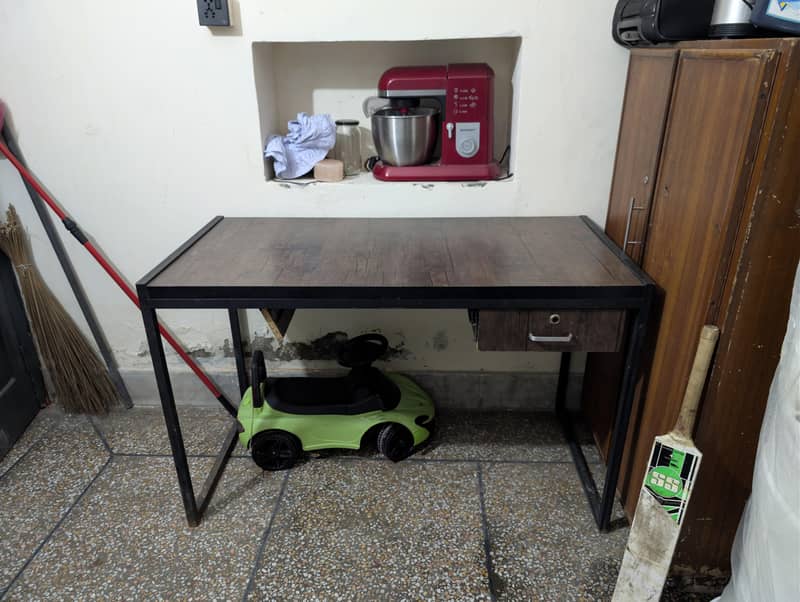 computer Table 0
