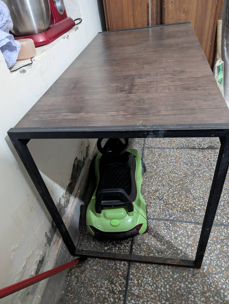 computer Table 1