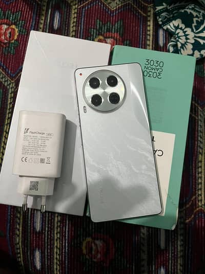 Paris road Sialkot. 8+8/256/all okay no open no repair box ke sath