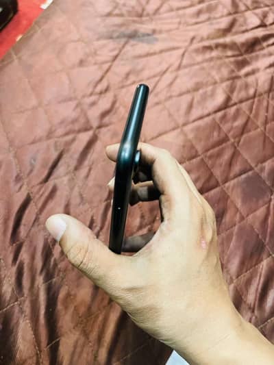 iPhone XR 64gb sim glitch life time