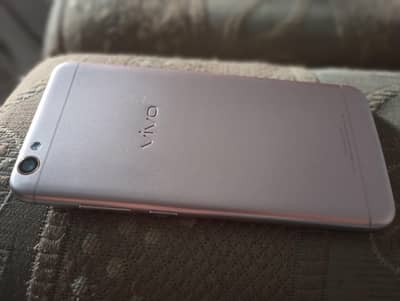 ladies hand use phone all okay battery time best u will chek