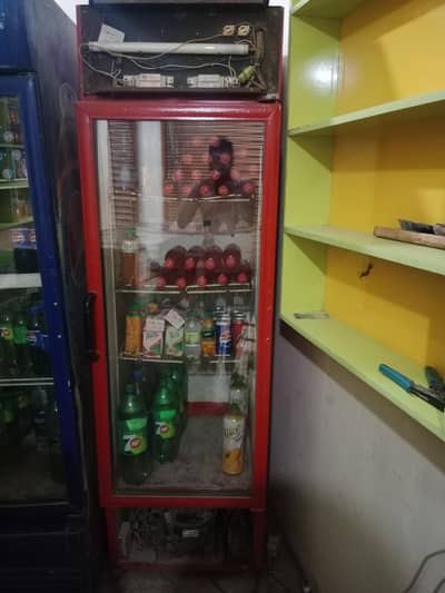 Cold drink display chiller