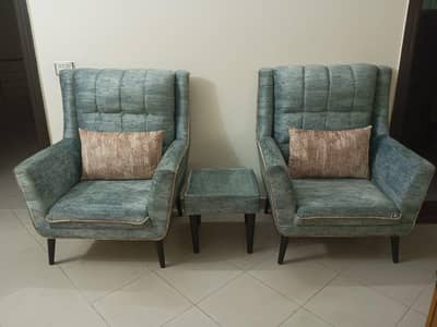 bedroom chairs with coffee table