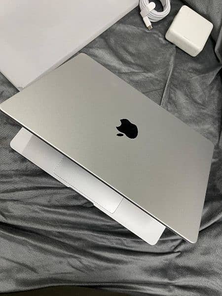 Apple MacBook Pro 0