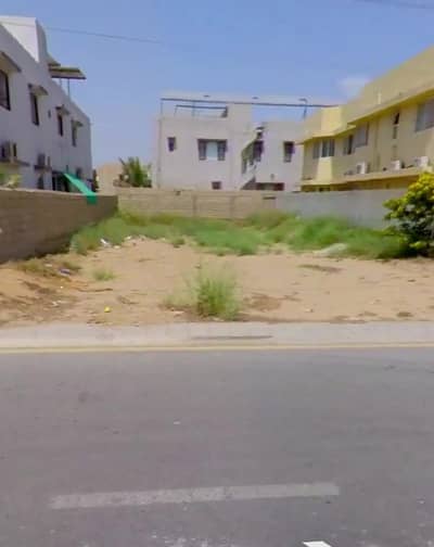 Gulshan-e-Iqbal 600 SYds Commercial Location Plot  For Sale