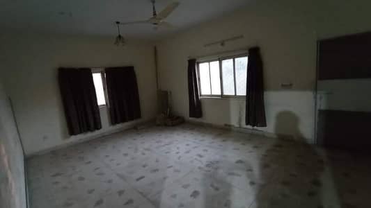 Gulshan Block 8,1000 Squire Yards West Open Bungalows Urgent For Sale.