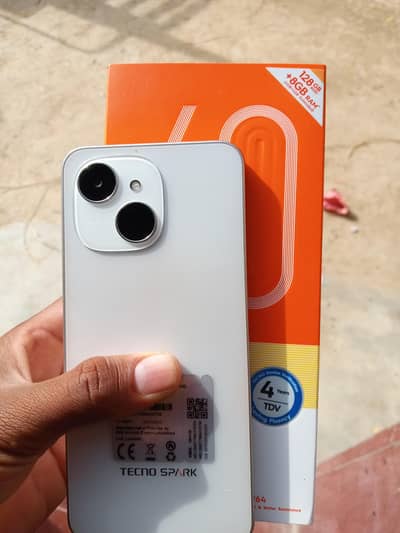 tecno spark 40c  8/128 just 2month use Kiya hay warranty ha abhi 10 mo