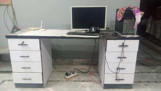 White and black Table