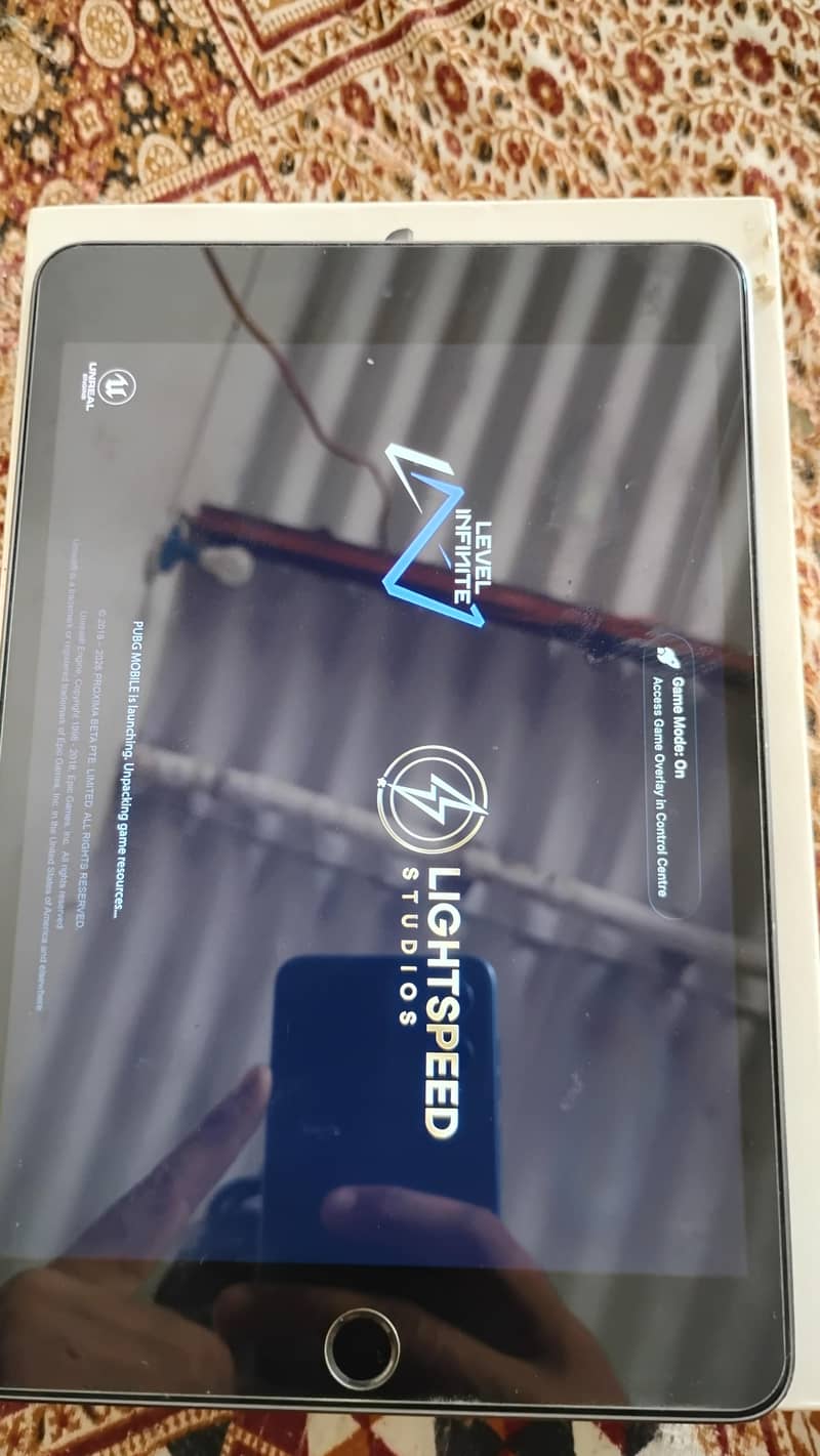 ipad mini 5 with box 3