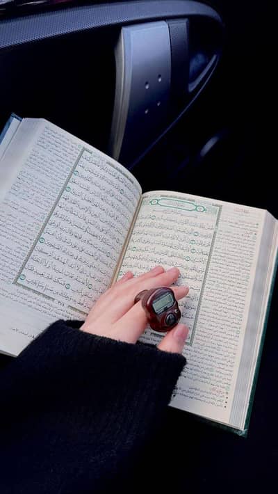 female Quran teacher