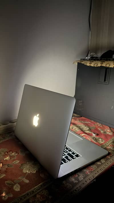 MacBook Pro (Retina, 15-inch, Mid 2015)