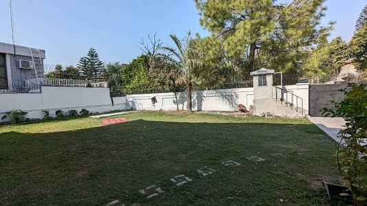 FOR Rent 1200 Sqyrd Double Storey House with Beautiful Lawn F_8/1