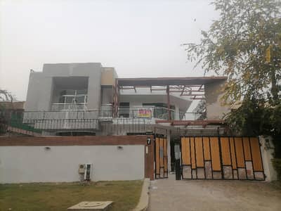 In F-7 600 Square Yards House For rent