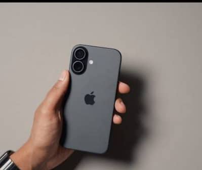 iPhone 16 one hand use