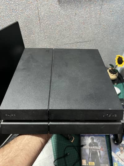 PS4 ( 2 Controllers ) 5 Games - Non Jail Break