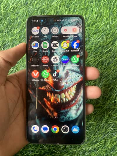 Vivo y 28 6 / 128 complete box and charger