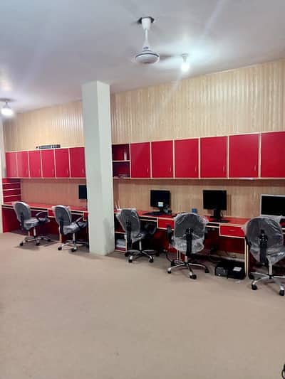 Computer Operator Chahye hai Rang Mahal me