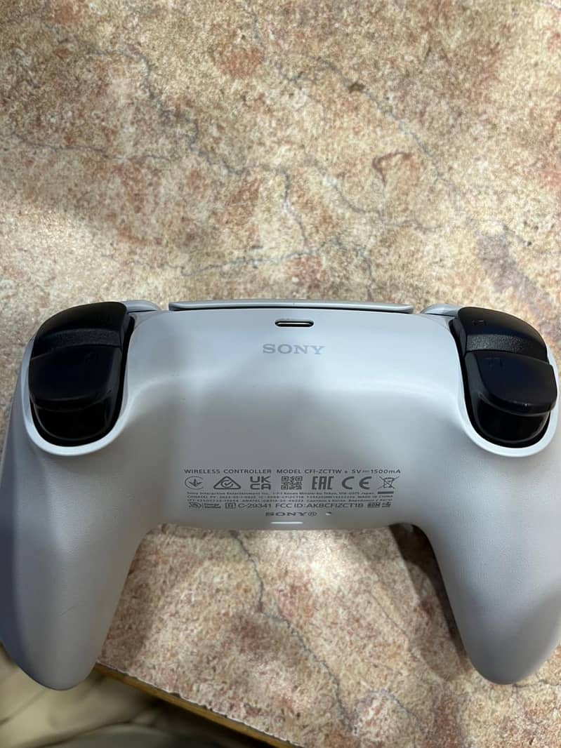 PS5 Controller 2