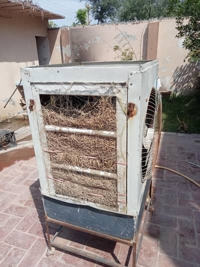 air color bilkul ok hai astand be sath hai saplie ni hai chalta ok hai